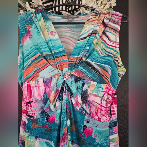 Kate & Mallory, beautiful dress!!! 🌊🌸 - Picture 3 of 7